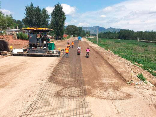 鋼塑土工格柵施工現(xiàn)場